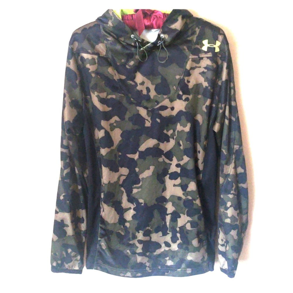 Camo Under Armour pull over UA hoodie.